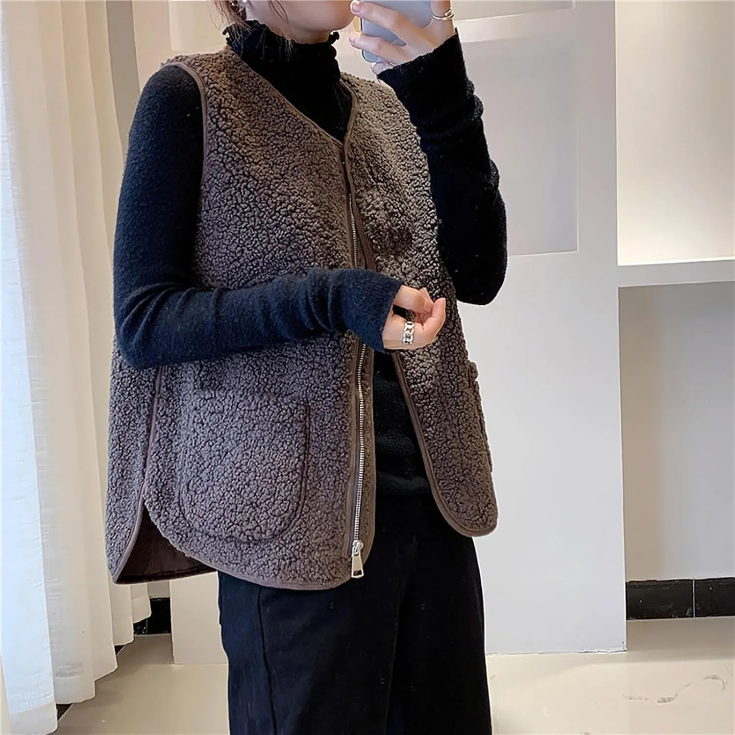 Womens Oversized Fleece Vest 2024 Sleeveless Fuzzy Sherpa Jacket Fall Winter Button Down Outerwear with Pockets
